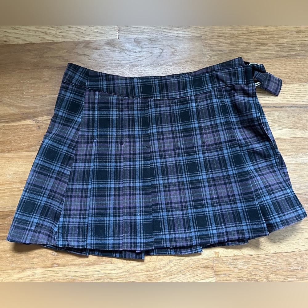 Guess Jeans pleated mini skirt--Woman’s Size Small-Y2K Plaid